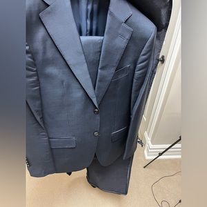 Suitsupply Size 34R Navy suit with 30/30 pant. Like New… hardly warn.